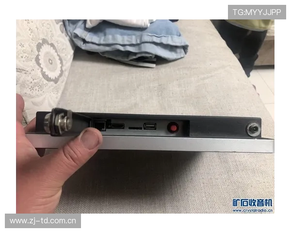 搞笑GIF趣图 你竟然把桌面上的东西全部装进去了_小雪_女神_小侄女